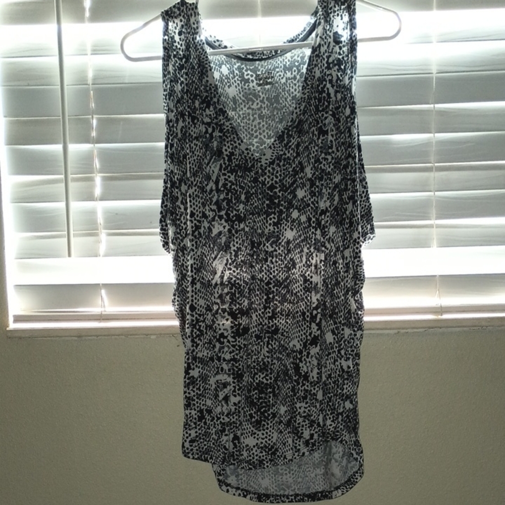 Black and White Sleeveless Top